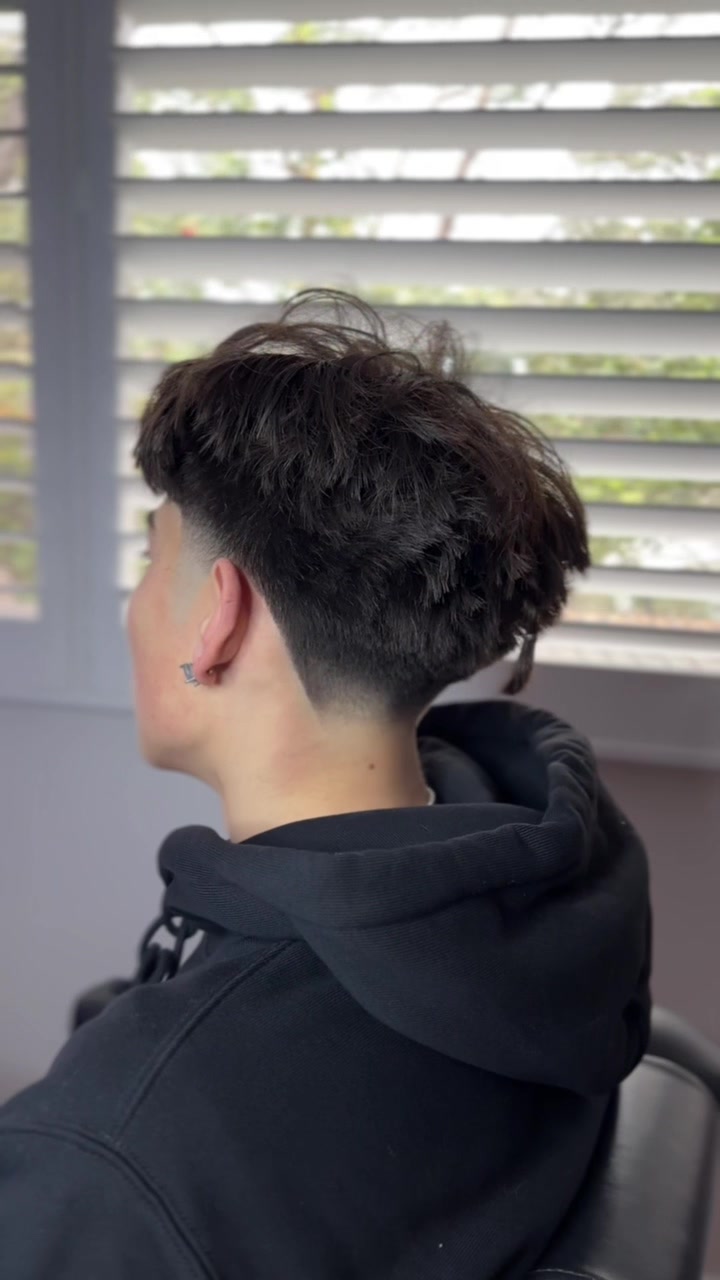 @OLI BARBER