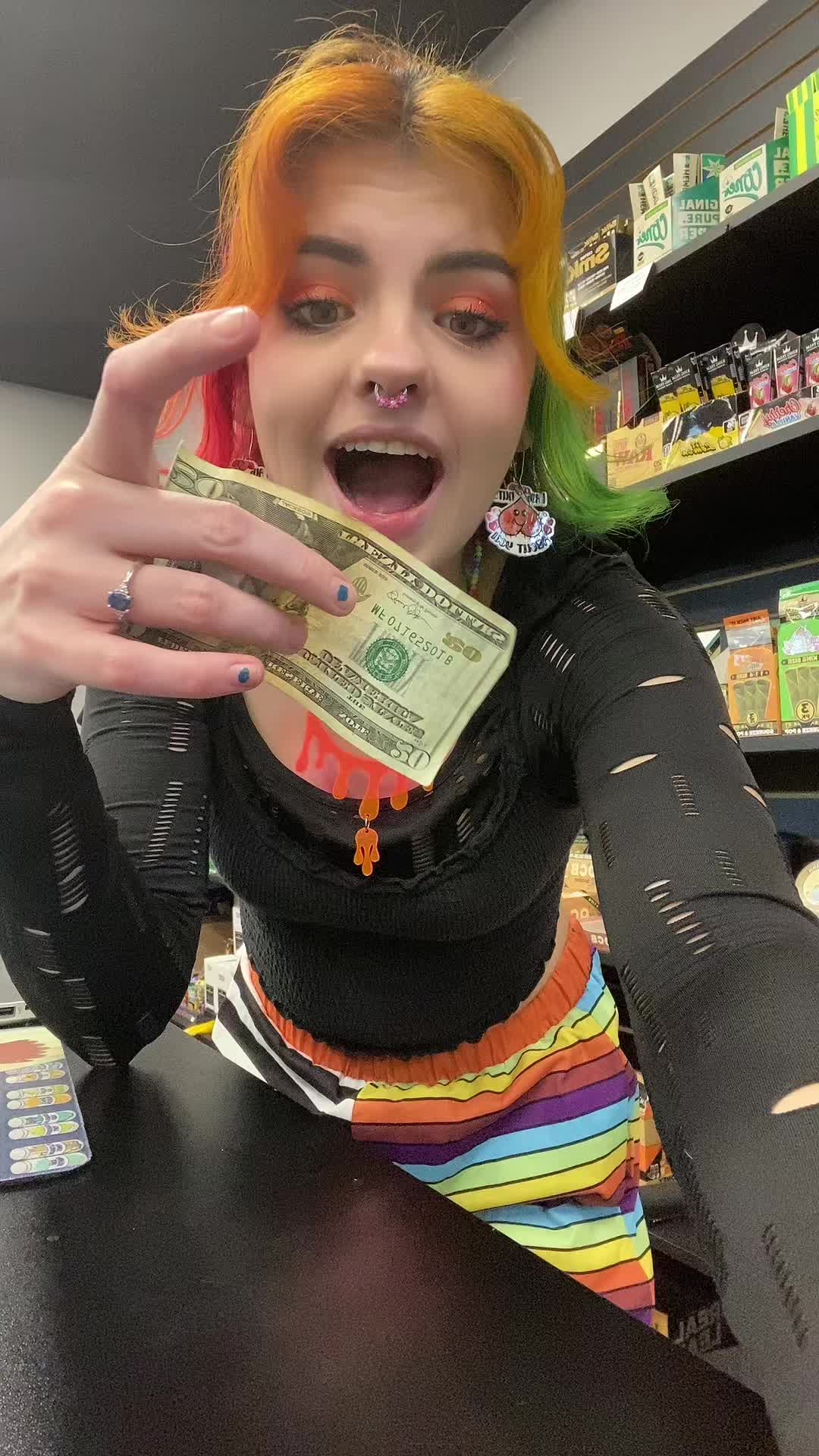 @Smokeshopgirl🍄🪩