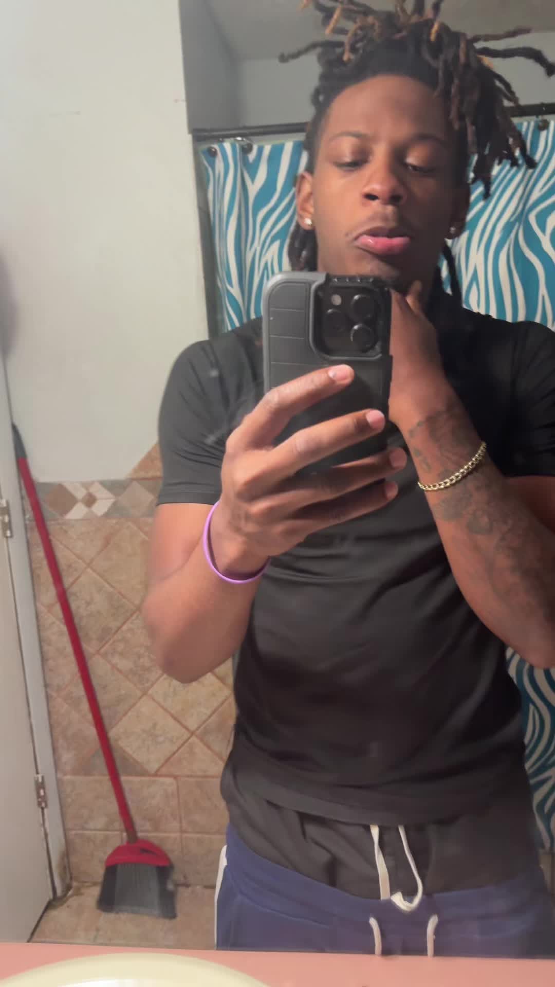 @Untolerable_Loney