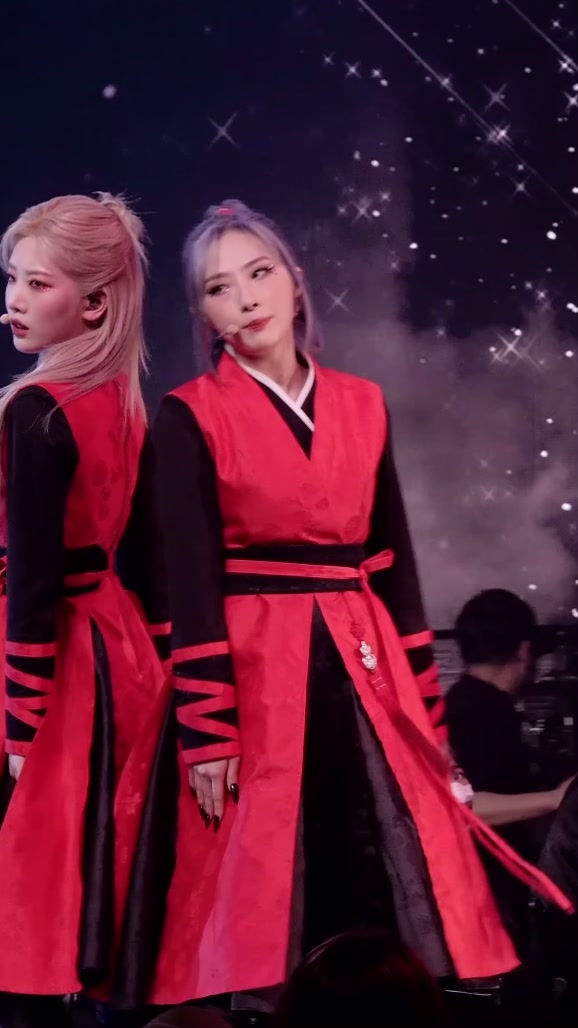 @jeongyeon and haseul vids