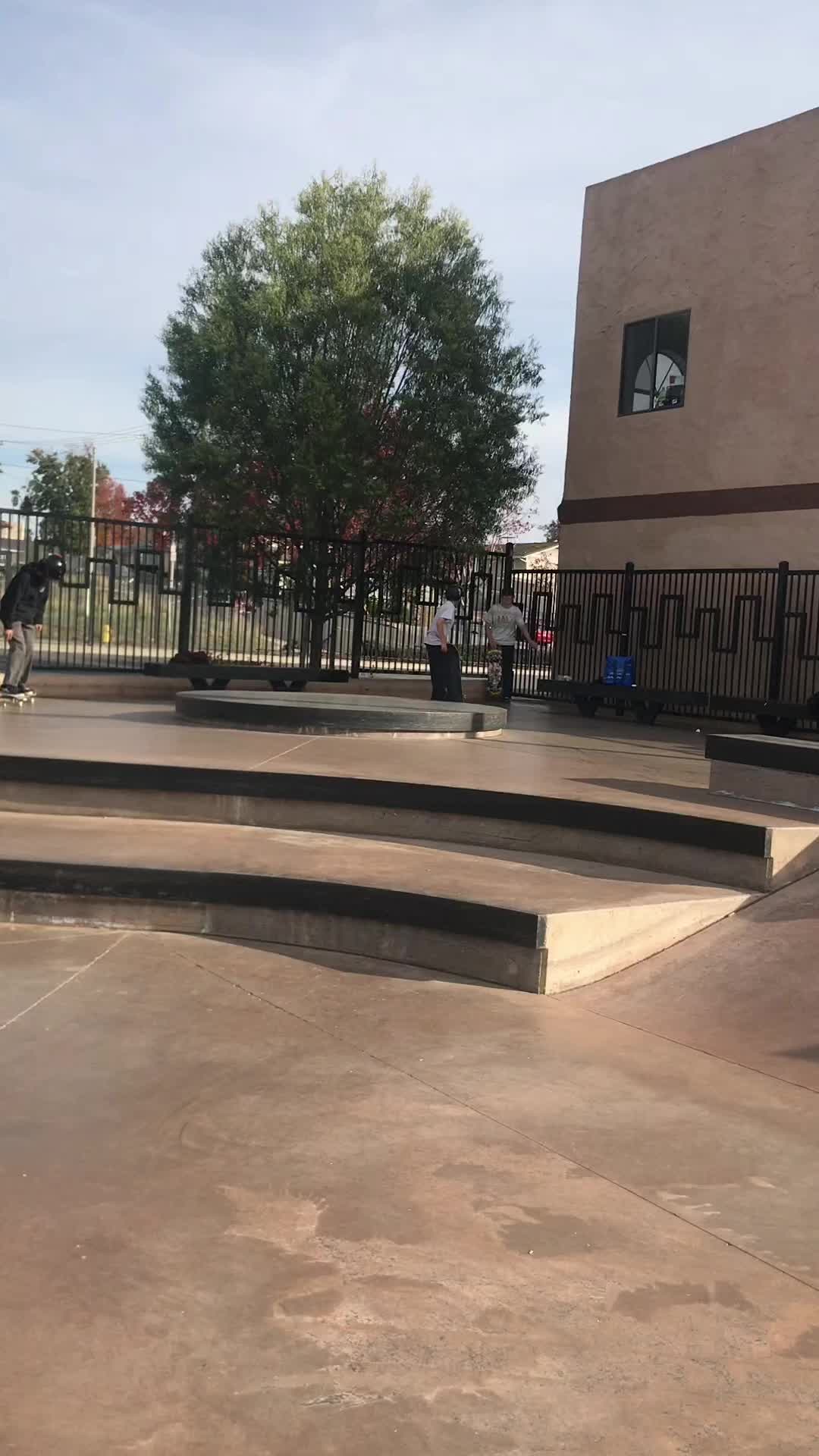@Cracked Skateboarding