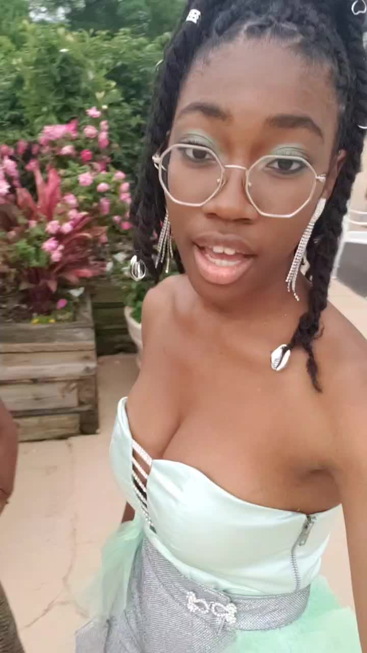 @Nat✌🏾