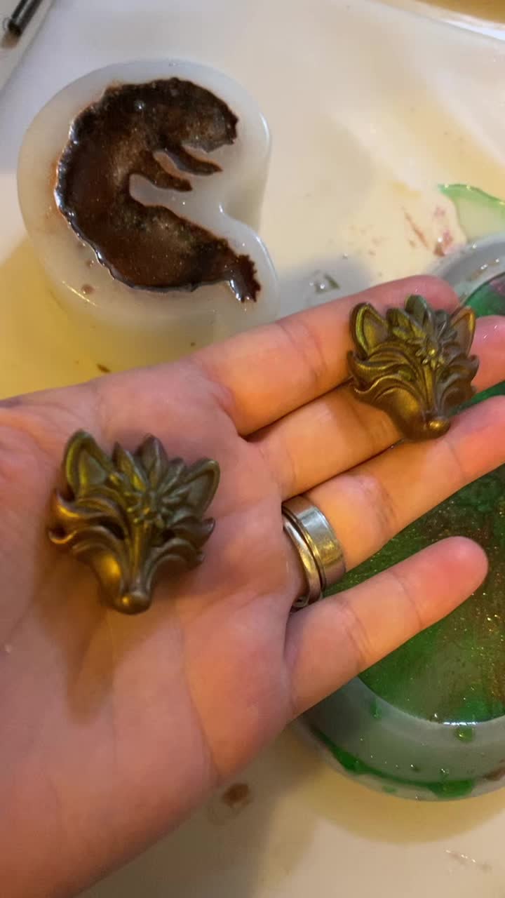 @moonlighttrinkets0