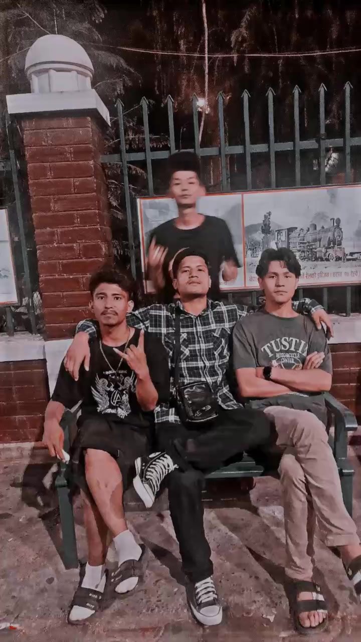 @Ayush__Đøn