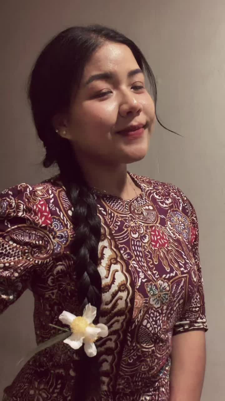@khin zu paing