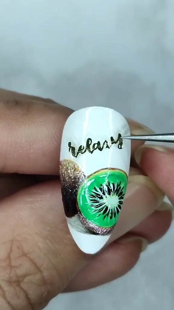 @Hinails