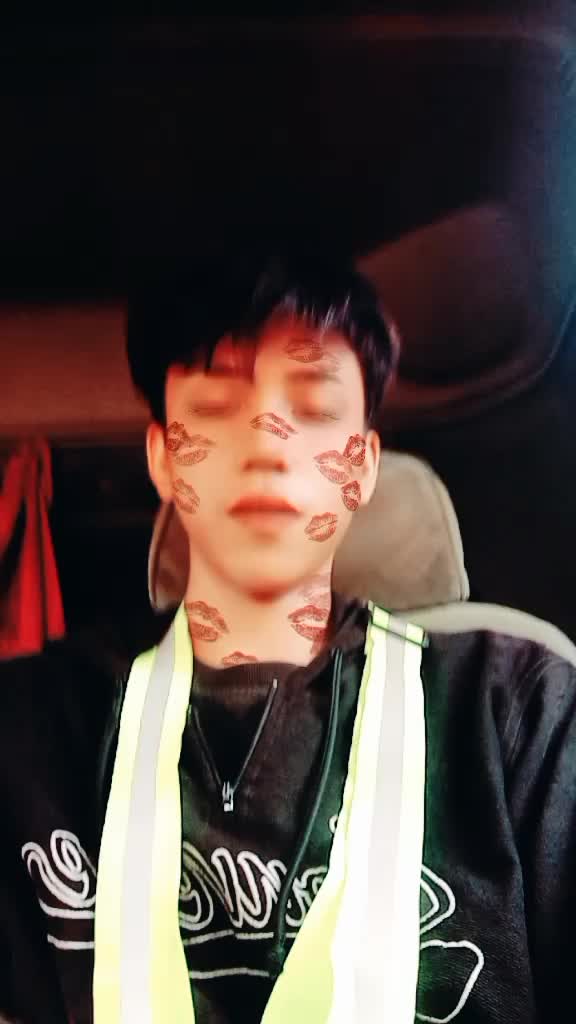 @P ai n :{