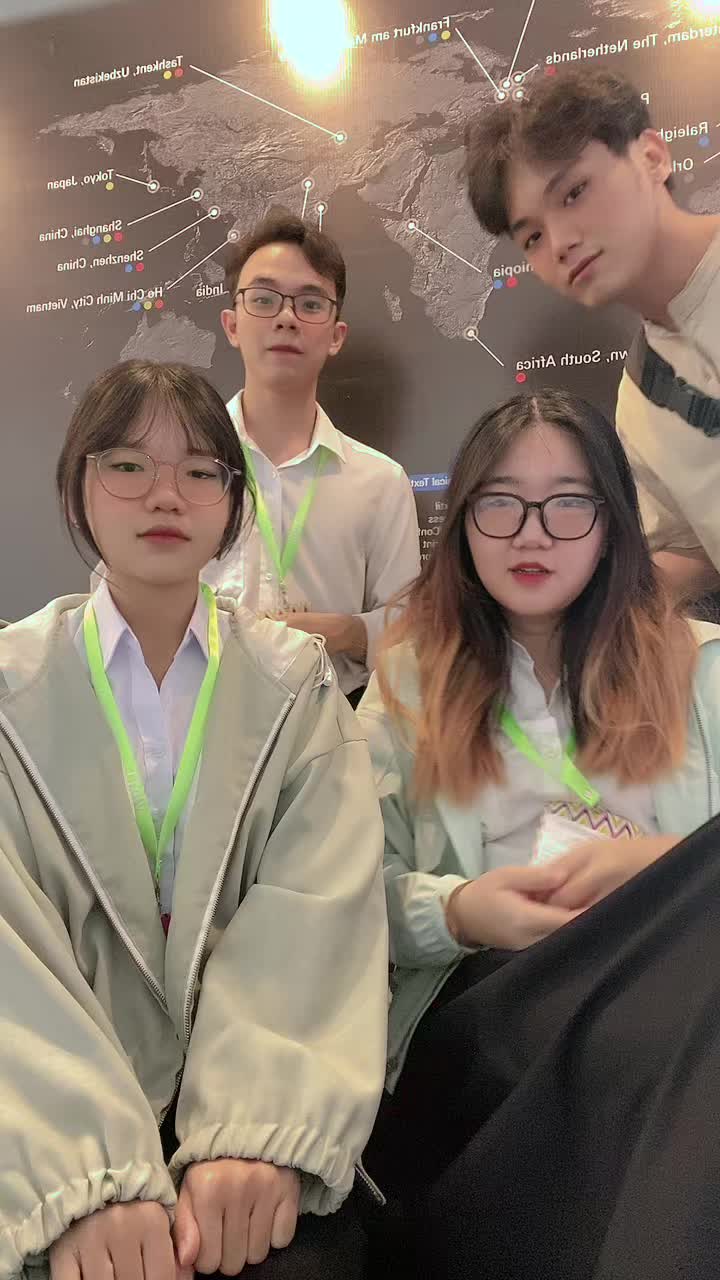 @C&ocirc; b&eacute; lai H&agrave;n