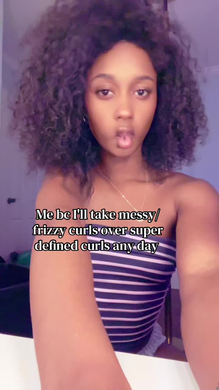 @🦦