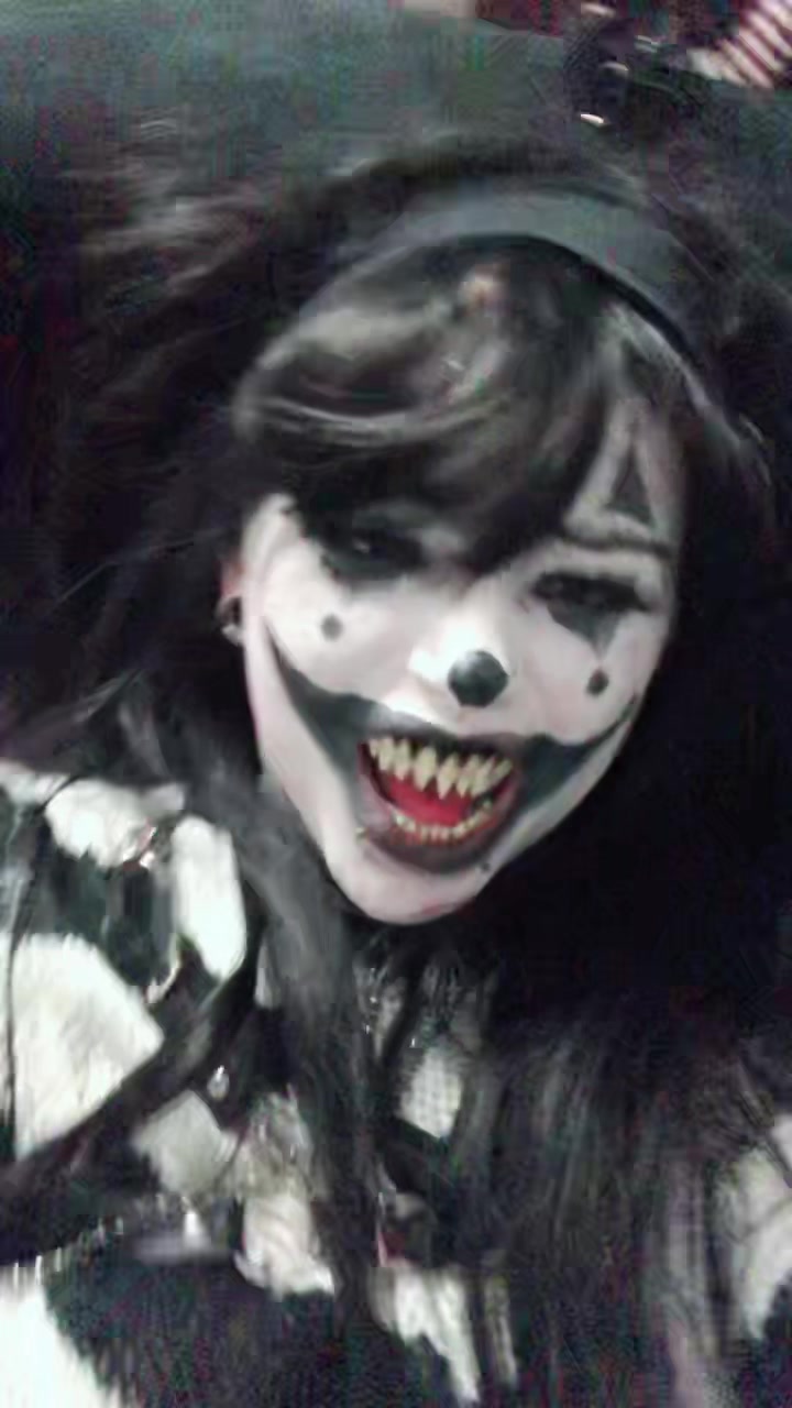 @Giggles the clown