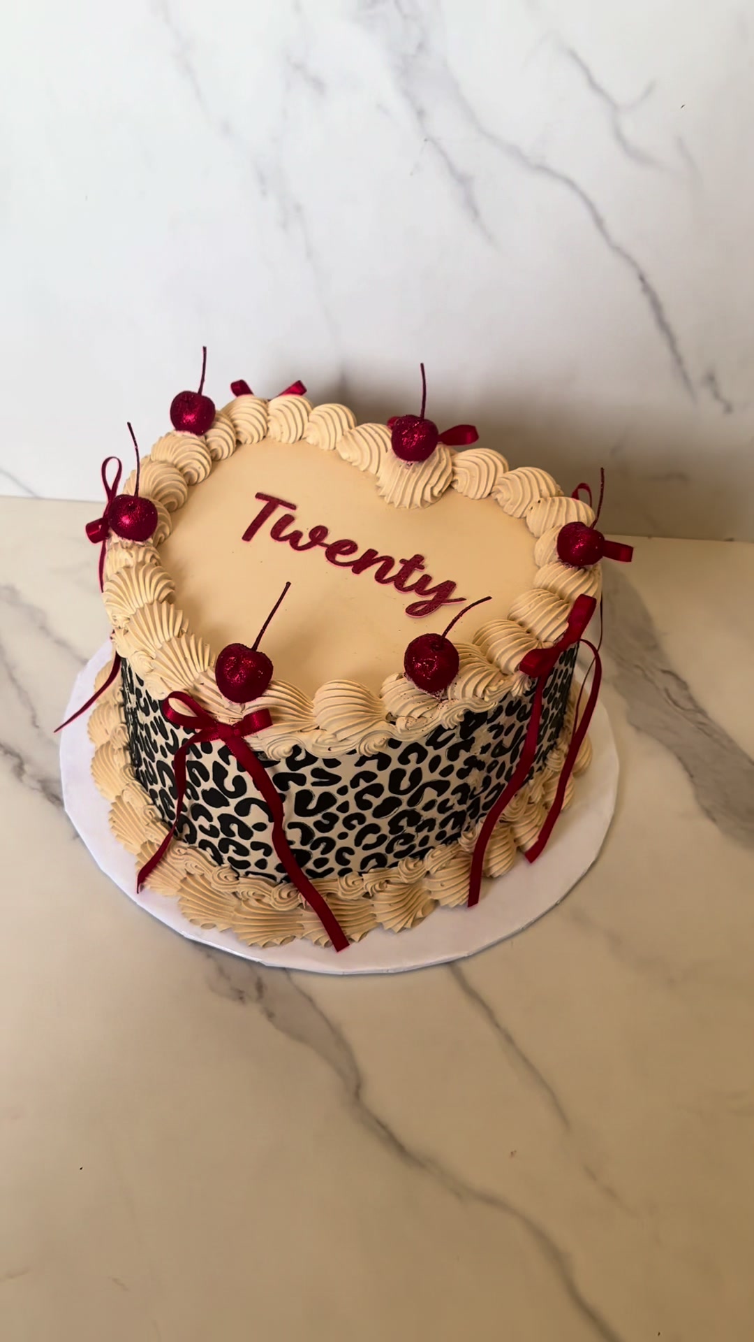 @luciaslovelycakes