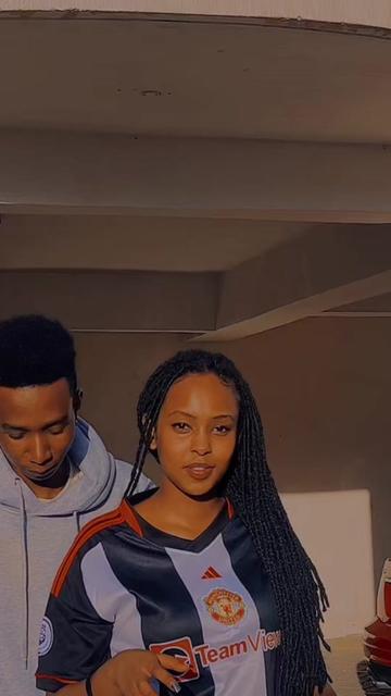 @Iamtonia