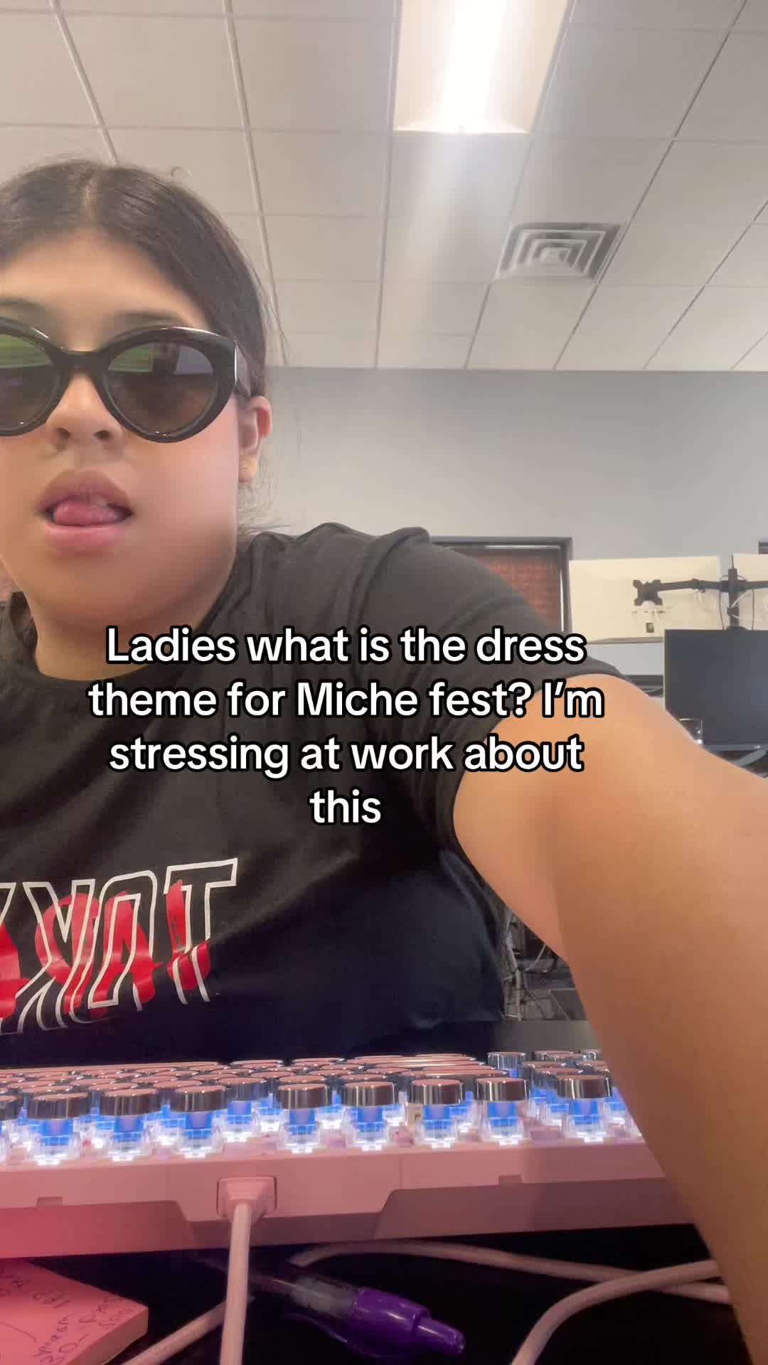 @Jazmin / Latina creator