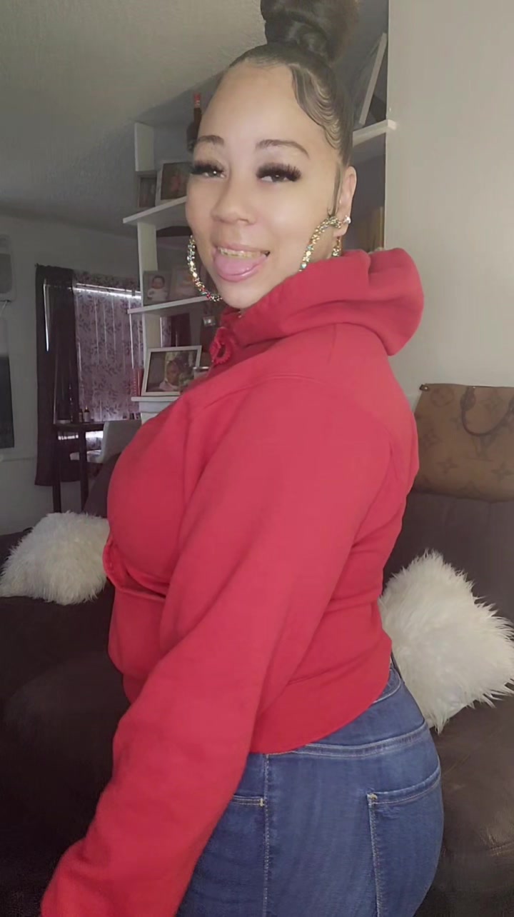 @_prettyredthang_