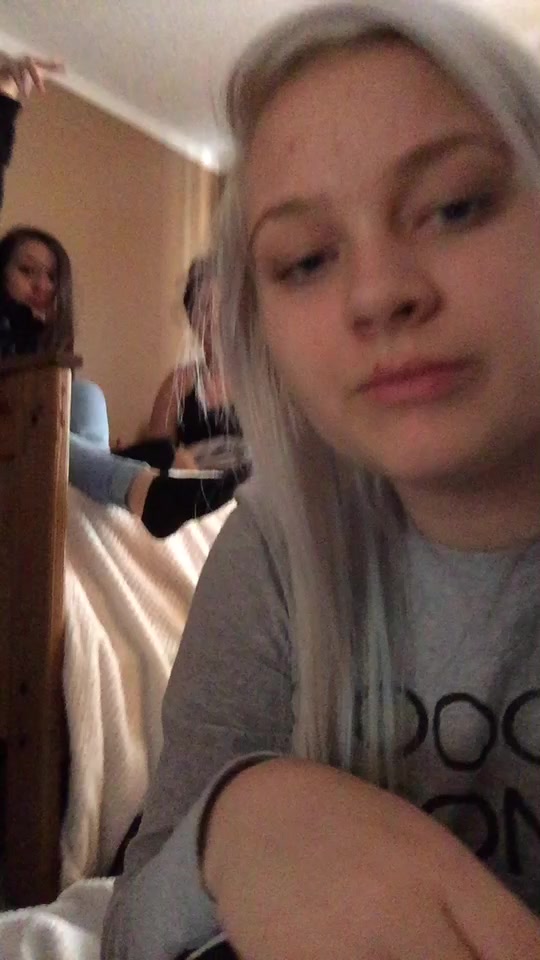 @deѕѕι👑