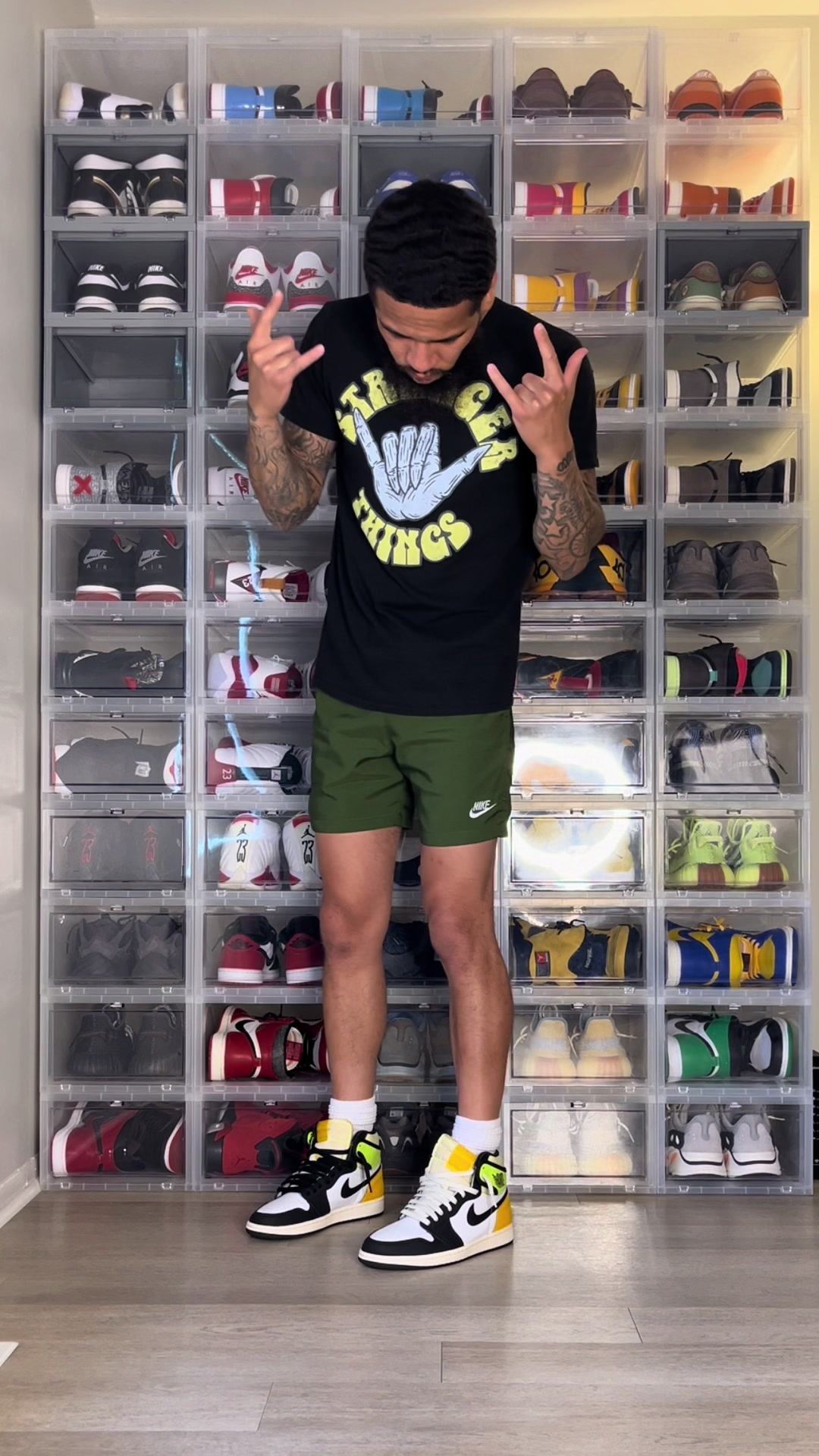 @MrSneakerWall