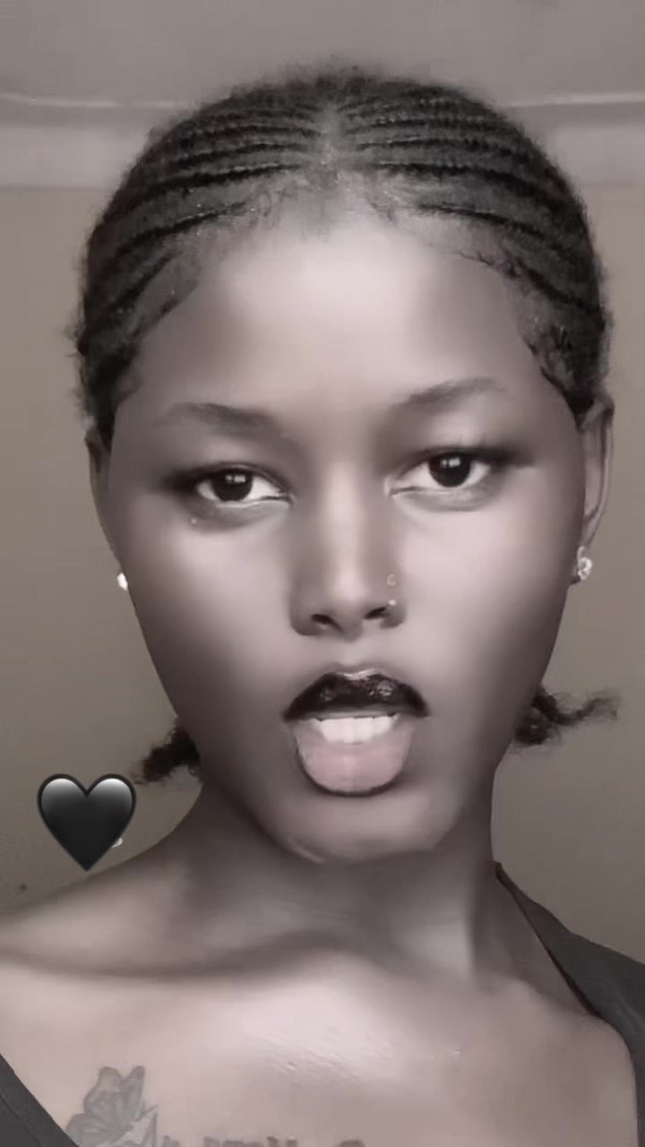 @dark skinned ghal🖤