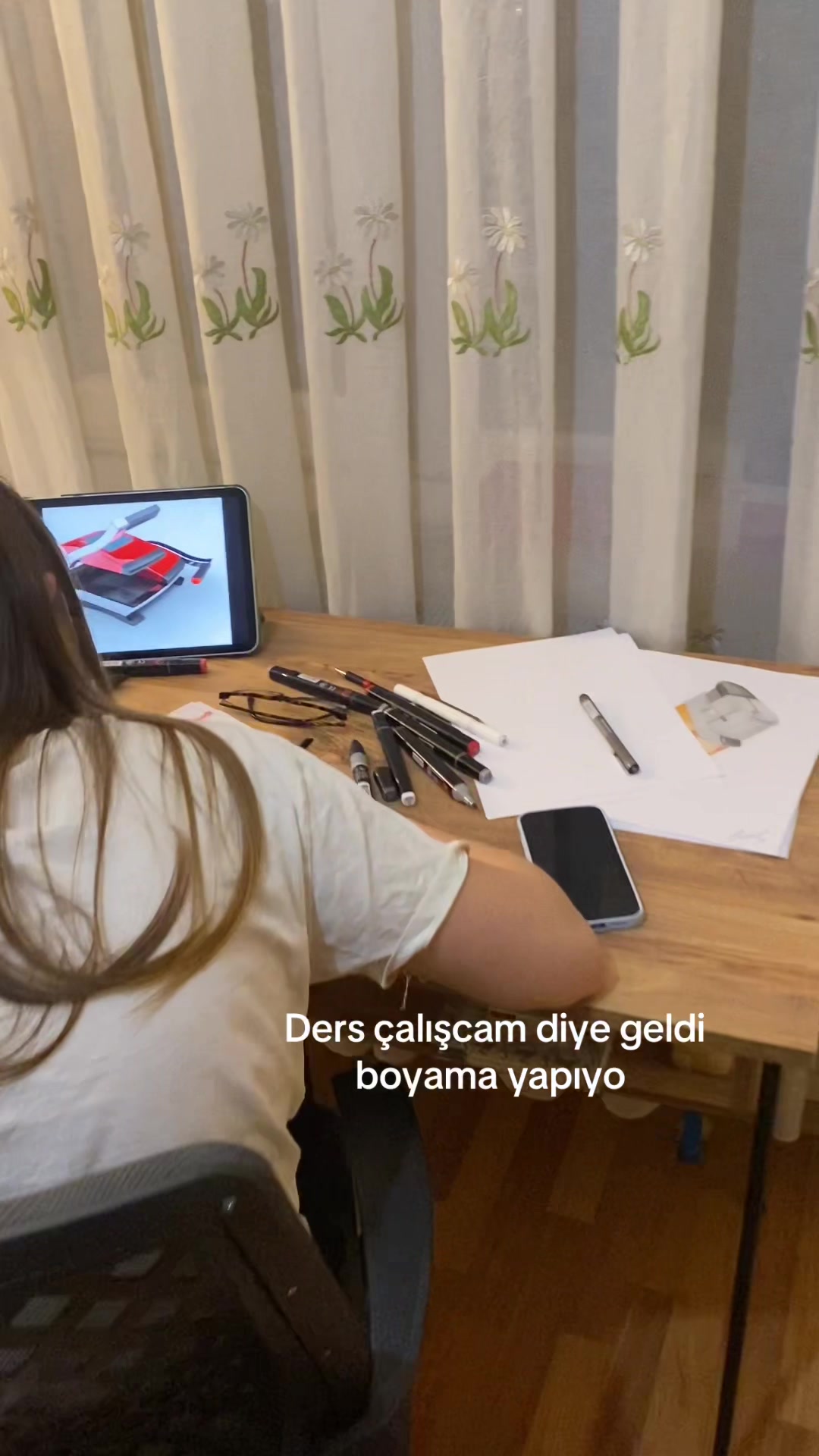 @Elifakyurekaşkm