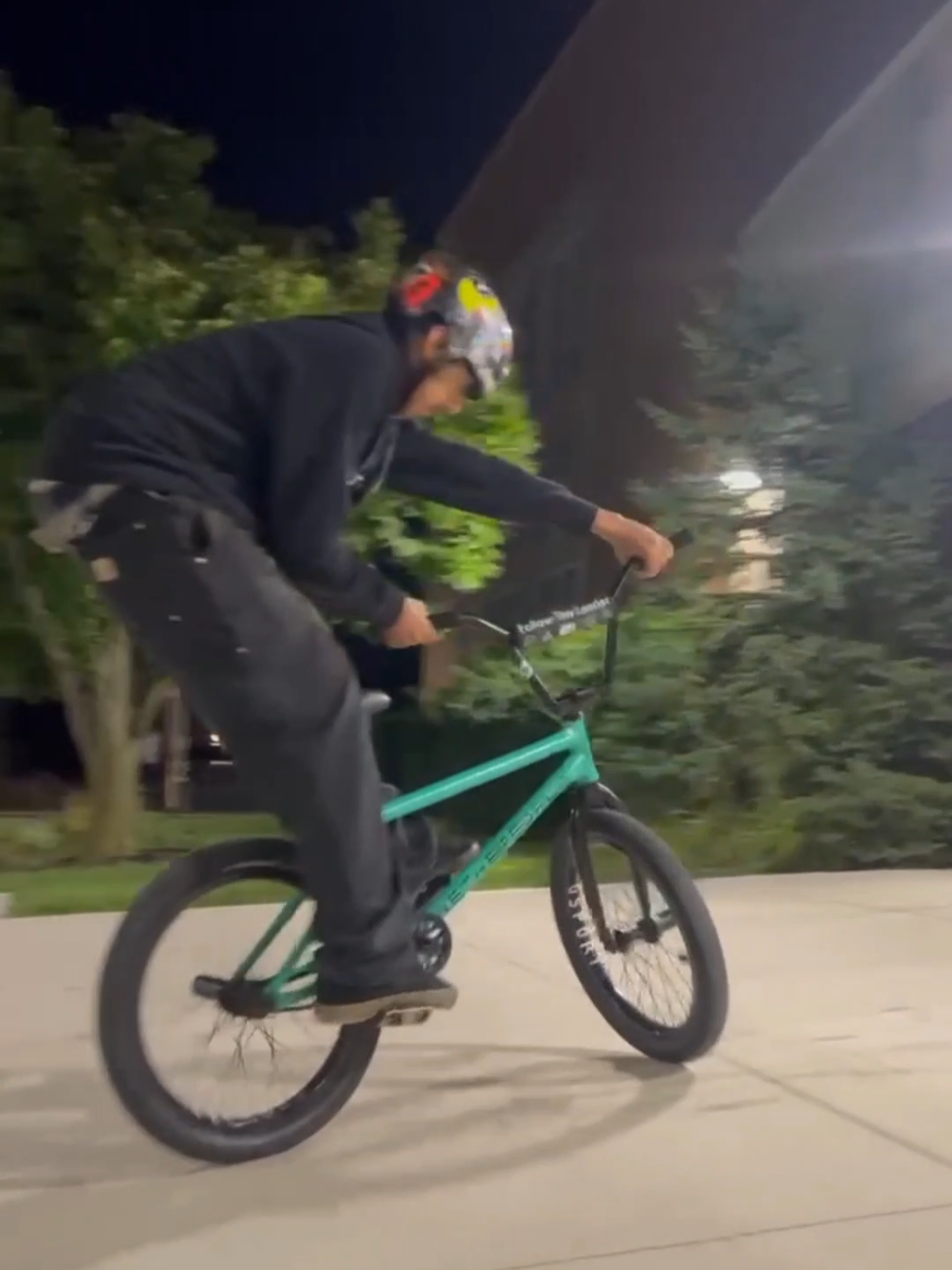 @zee.bmx