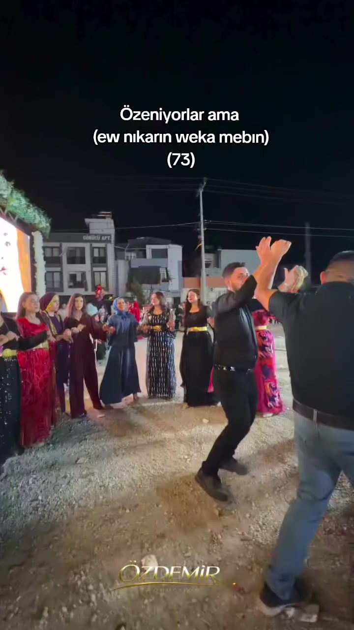 @emoş