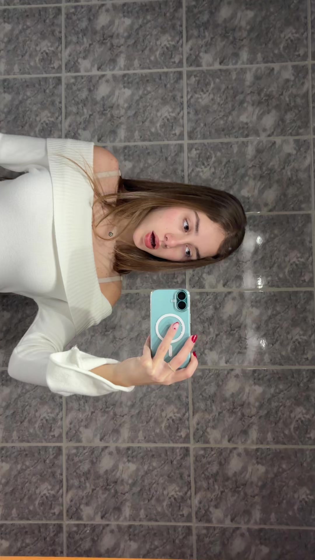 @leaamalaeb