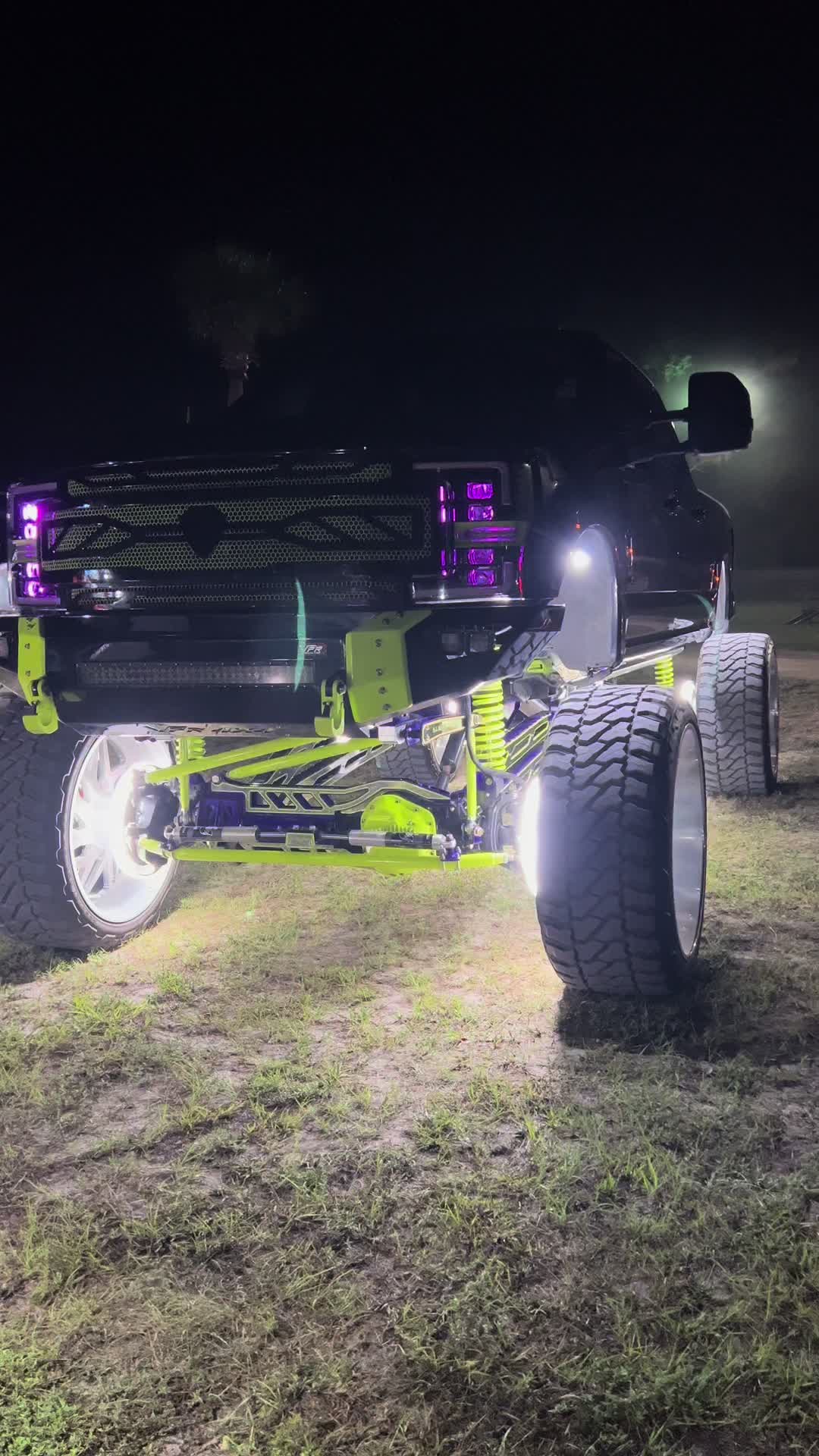@trucks.com