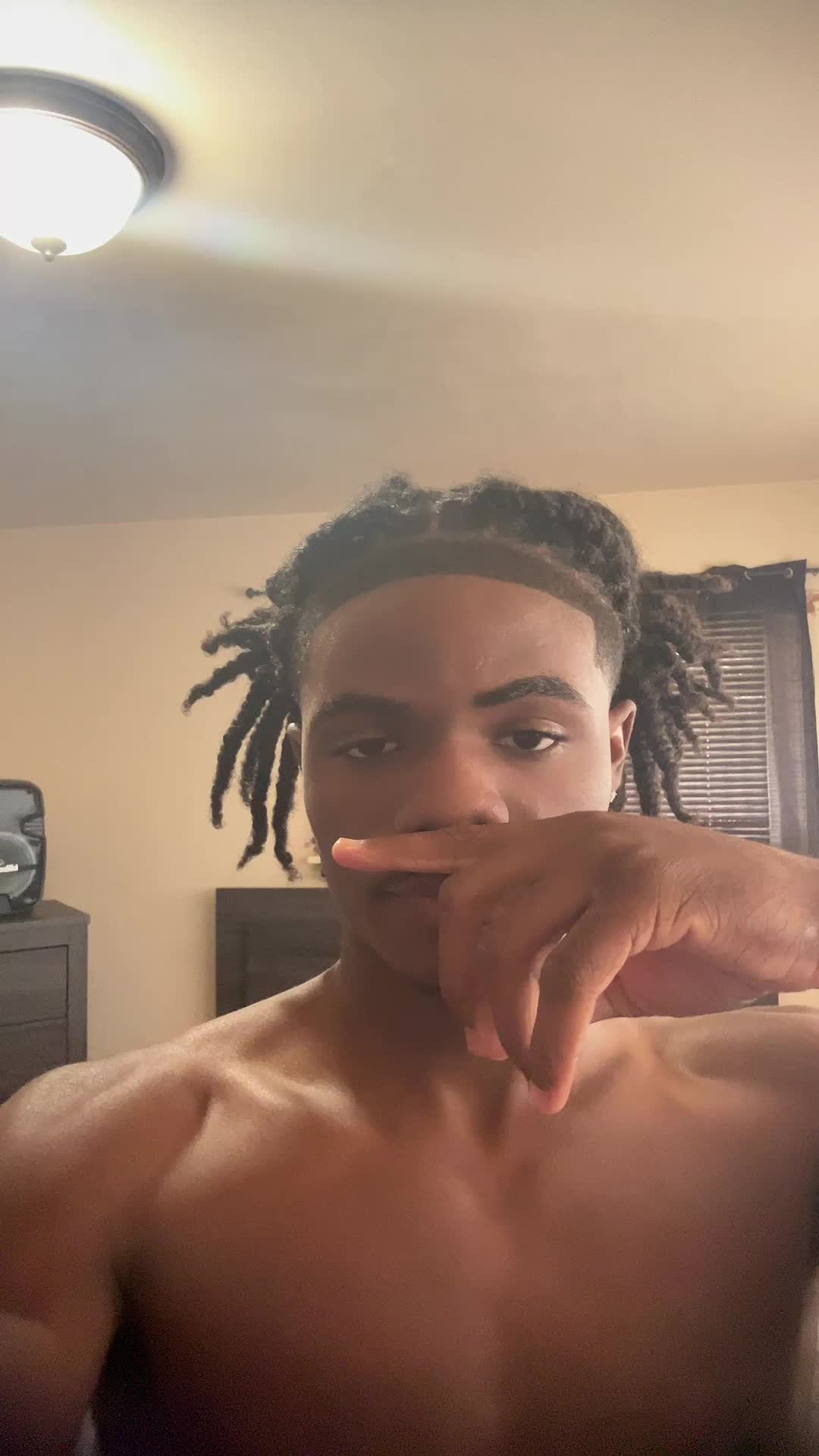 @℣