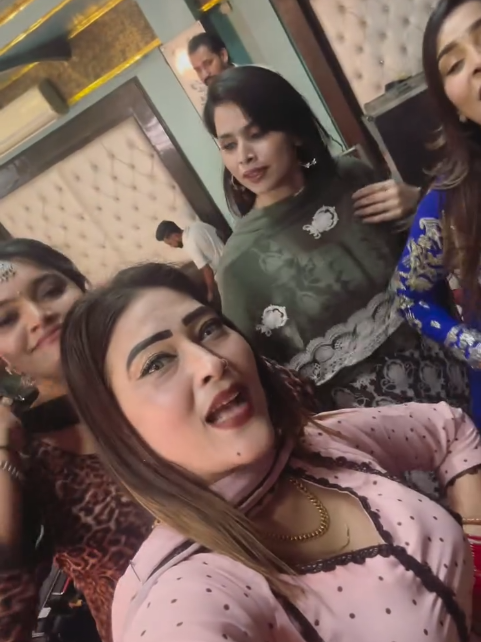 @Aj_Malika011