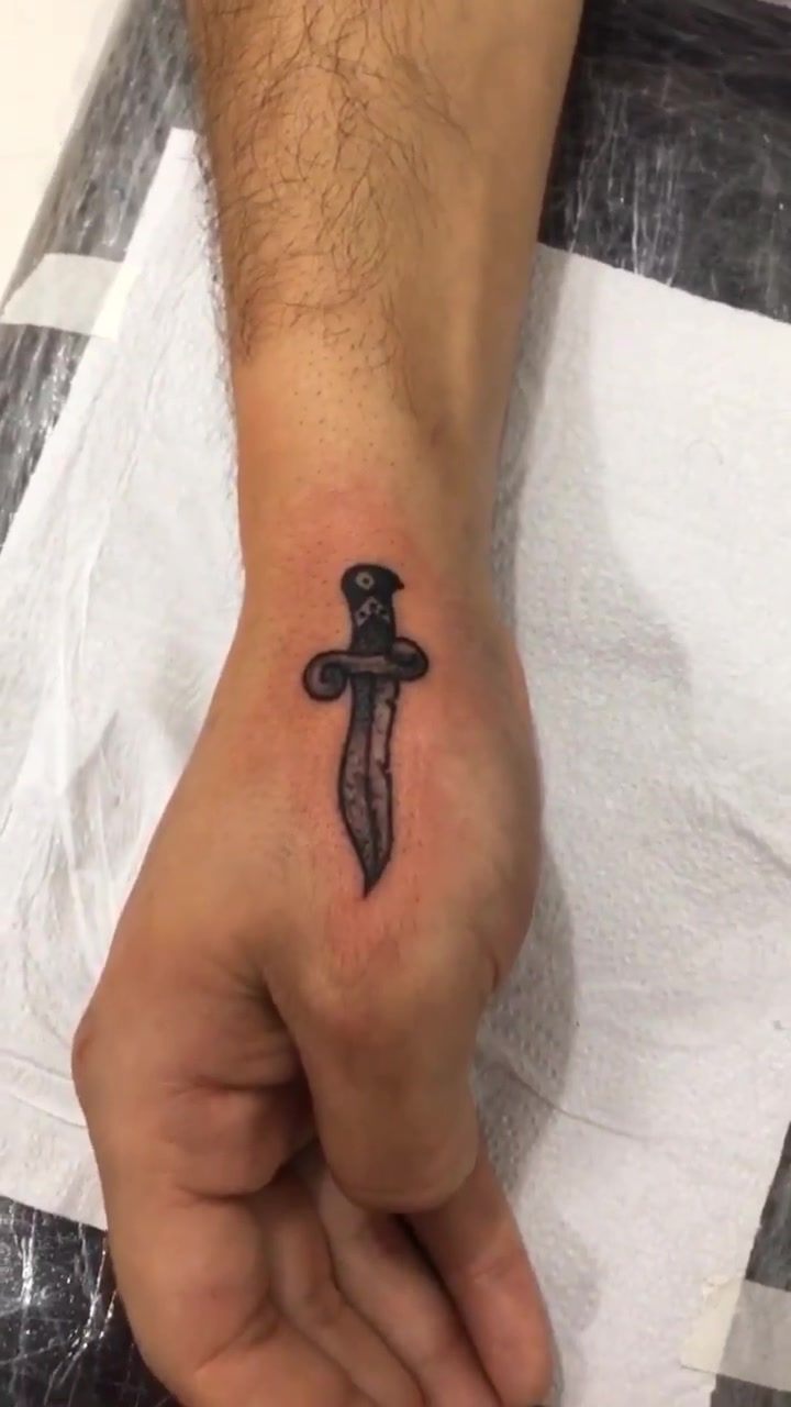 @ellyn.tattoo