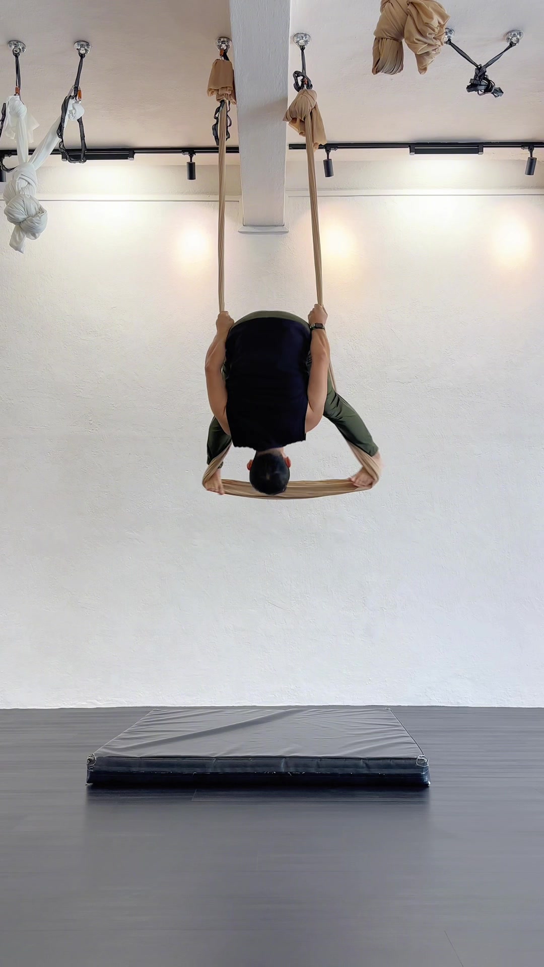 @Aerialyogawithdesmond