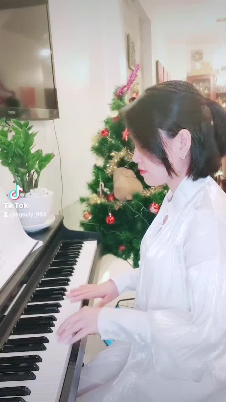 @Ngọc Ly v&agrave; piano 🍀