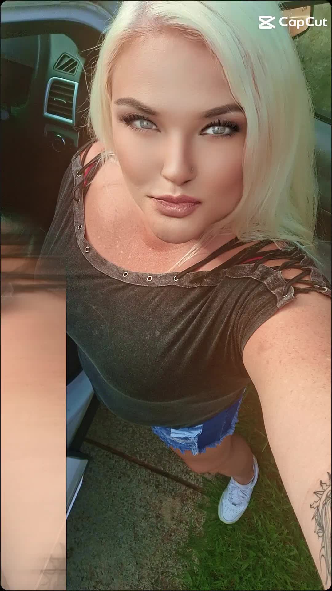@April Robinson