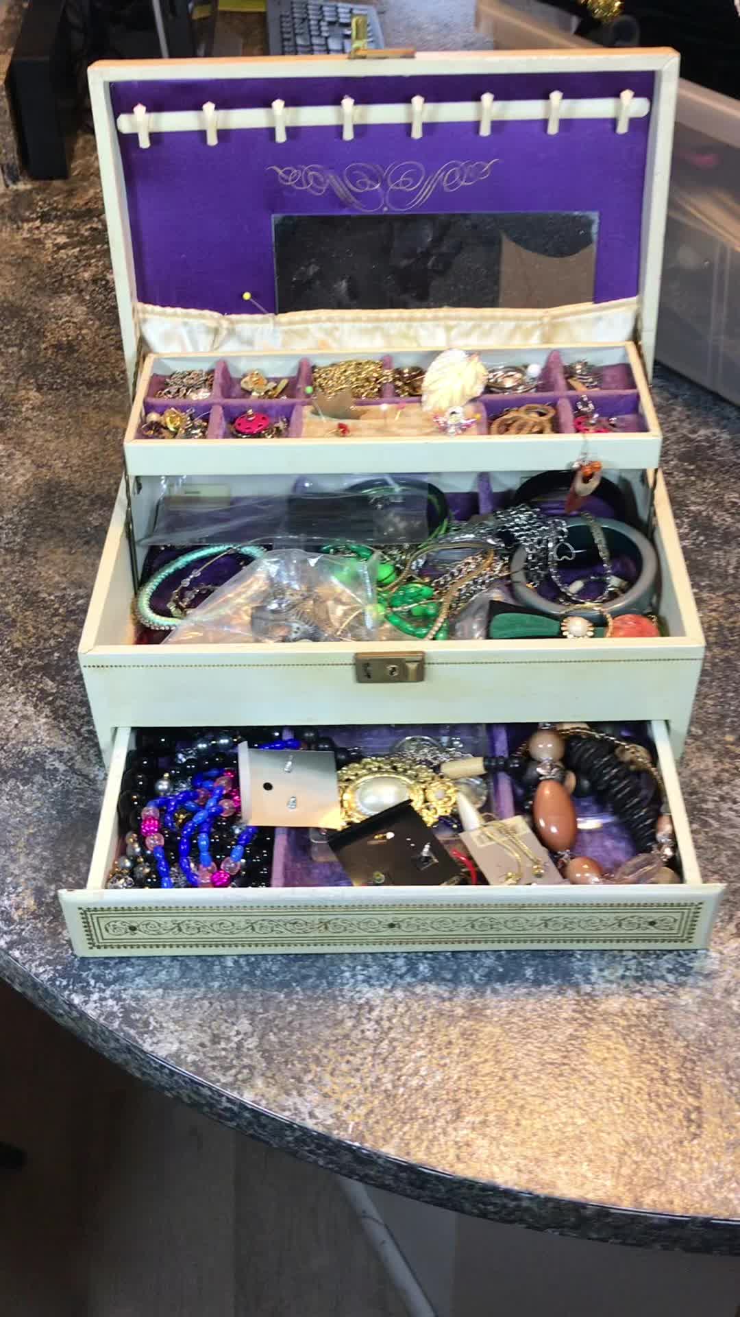 @FlippinFind