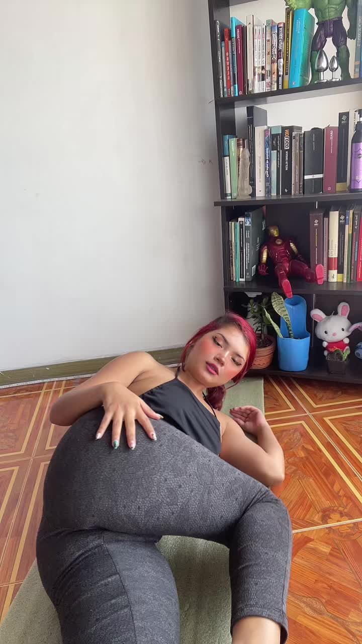 @YoisniaYoga