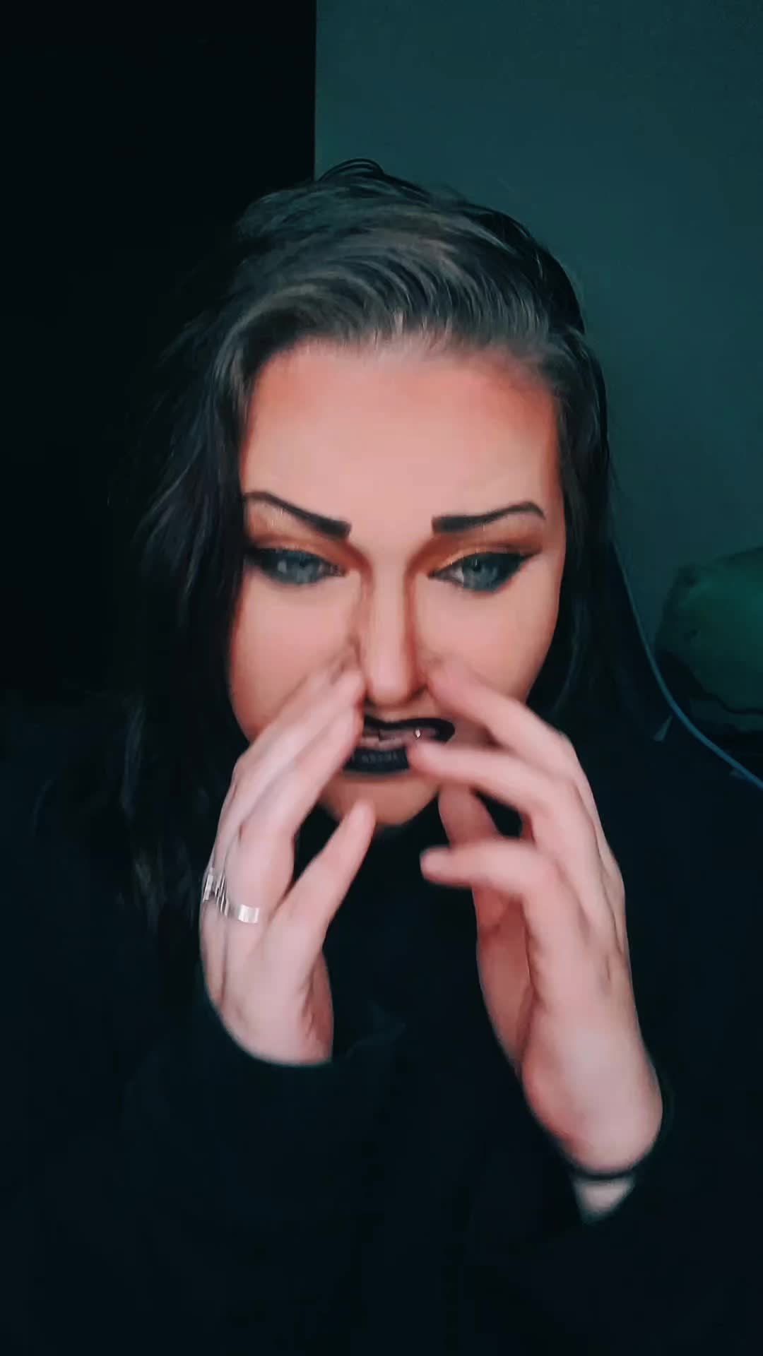 @Blue_Eyed_Darkness