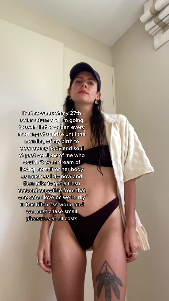 @mollymmoon ⋆˚꩜｡