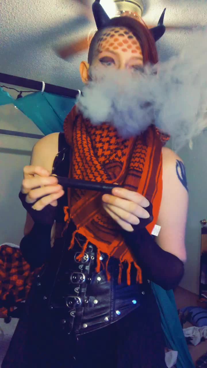 @AlexLynnVape