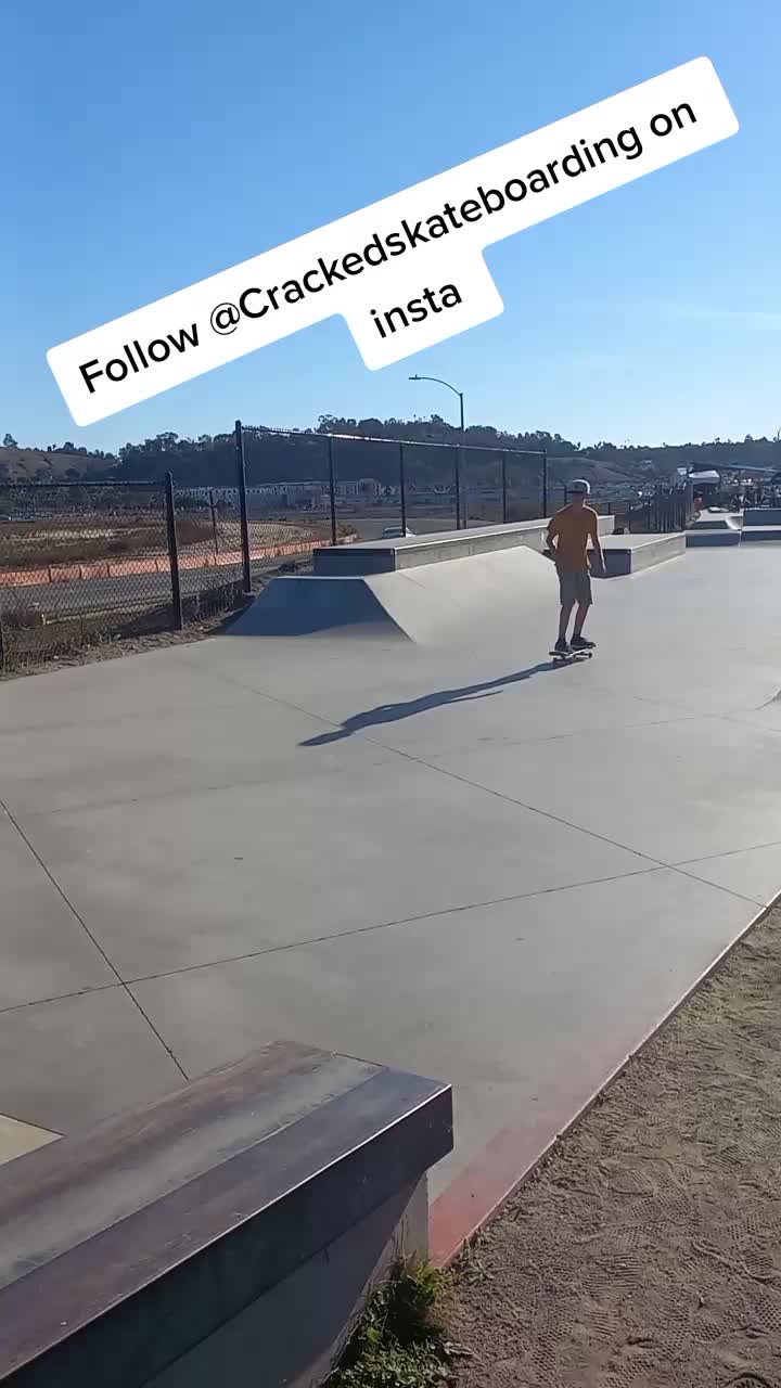 @Cracked Skateboarding