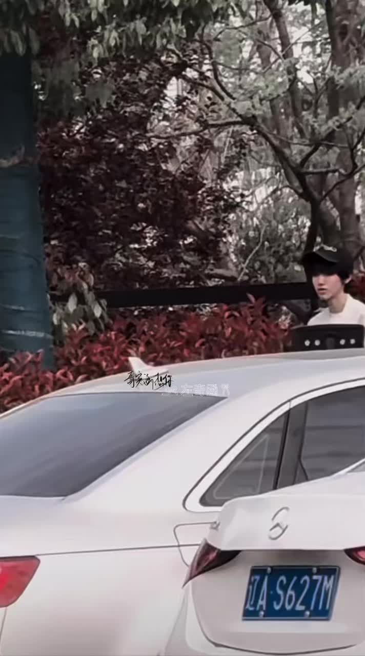 @౨ৎ 左奇函 𐙚