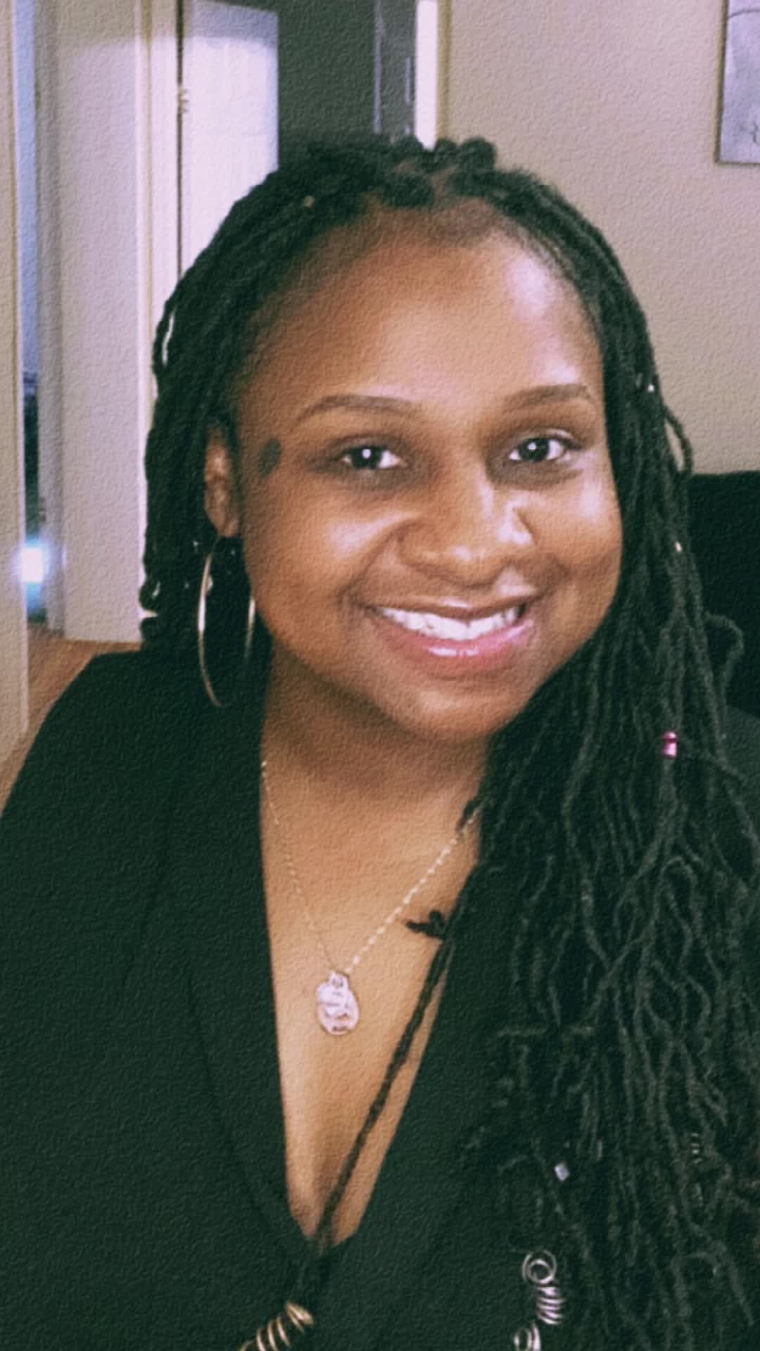 @Queen B | Multi-Niche Creator