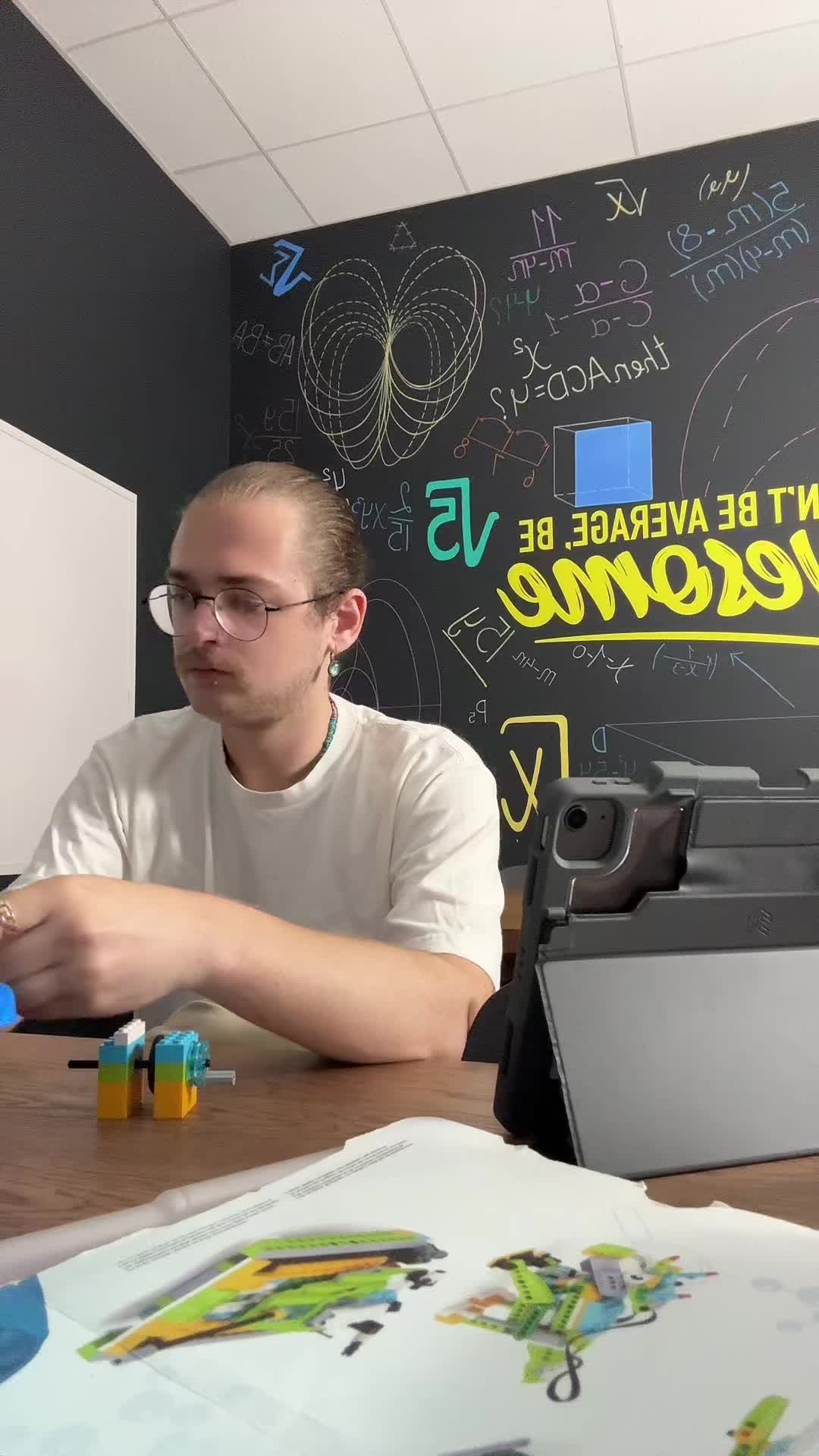 @Годнес