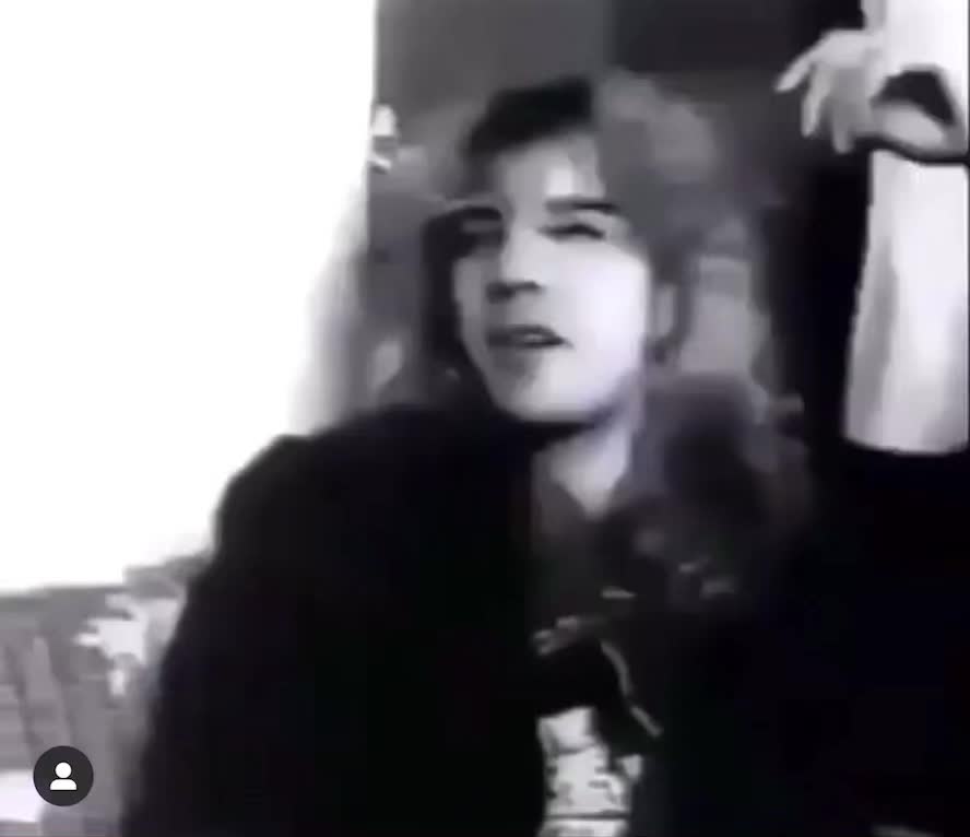 @autumn 🖤🦴