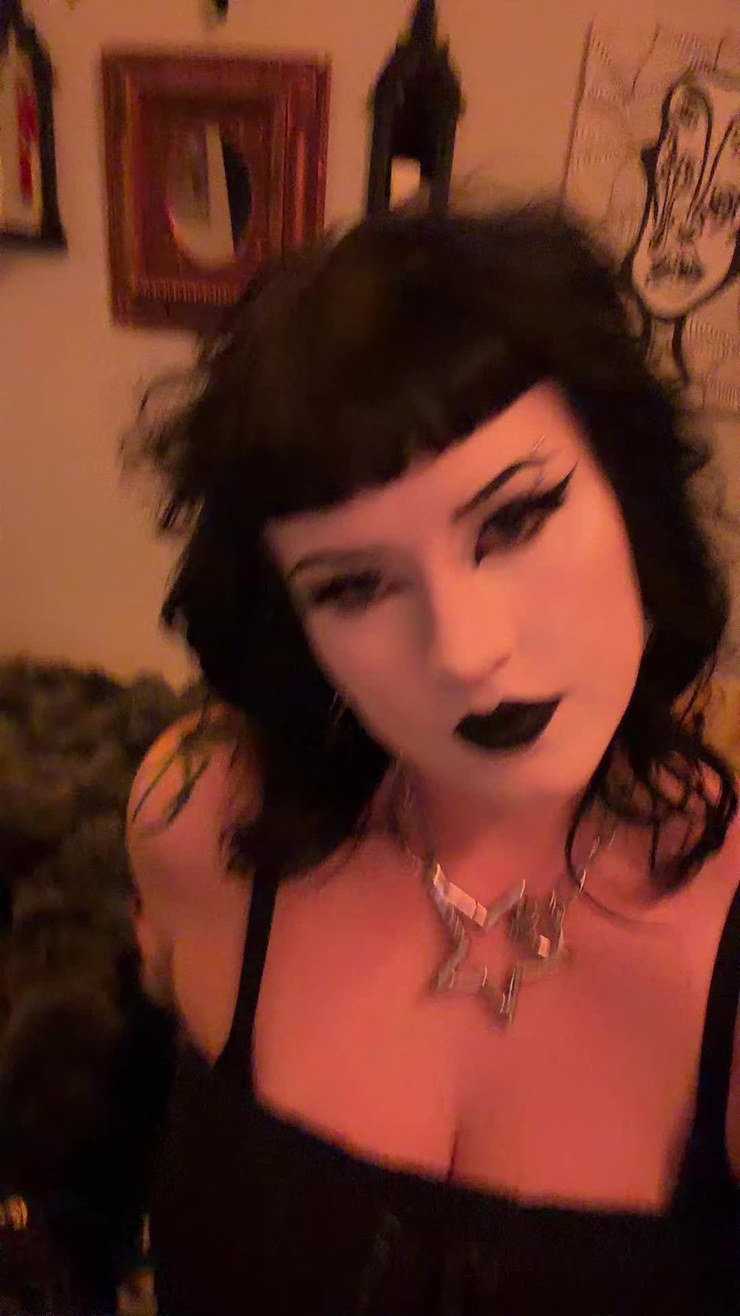 @cannabisqween420