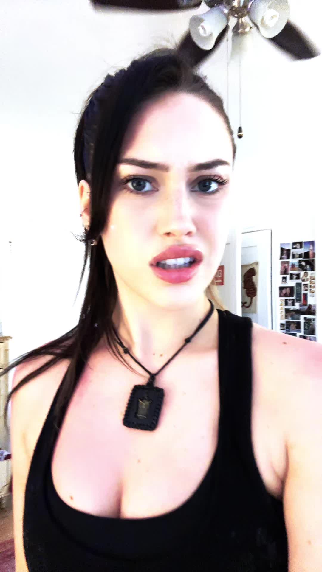 @Ogweirdgirlhotbody