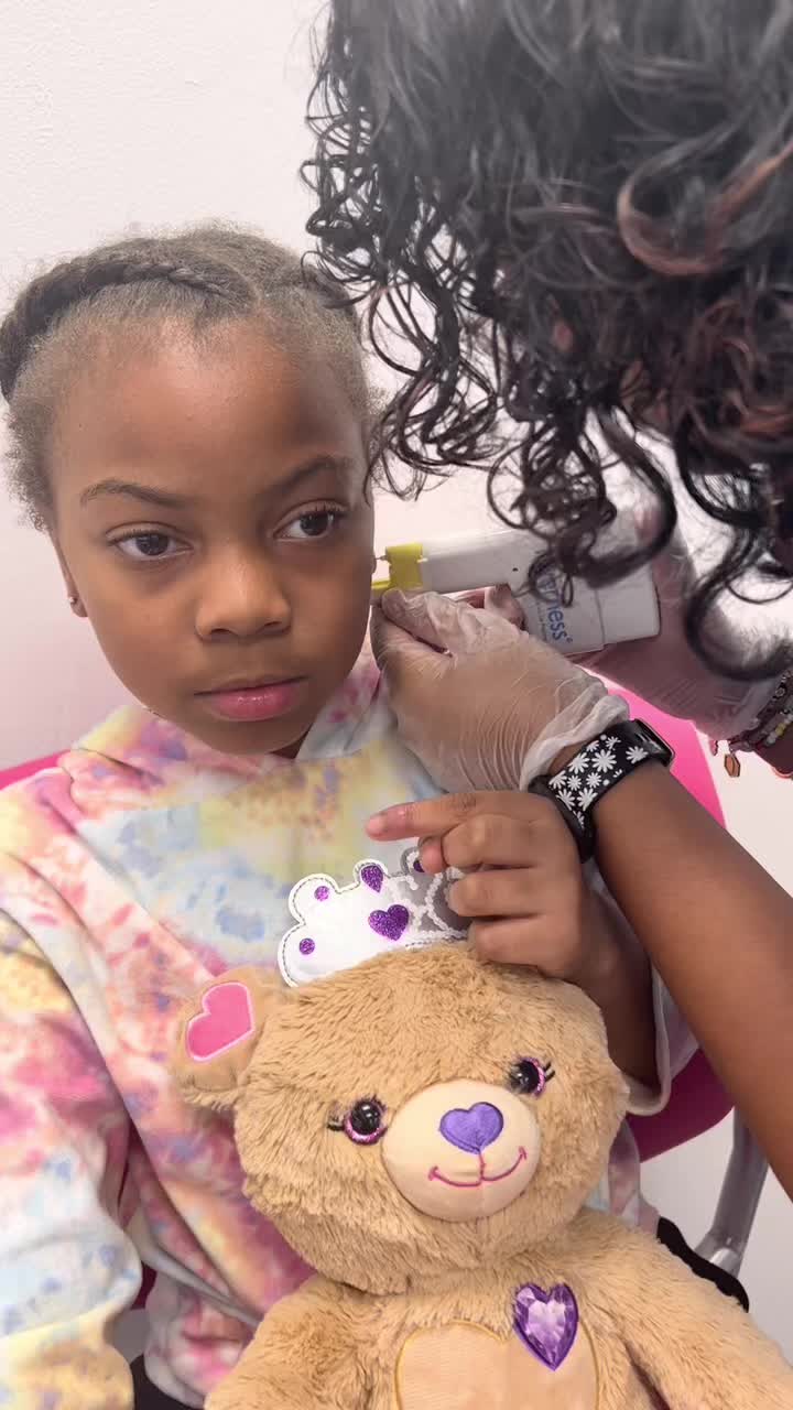@Moniee B. 🤍