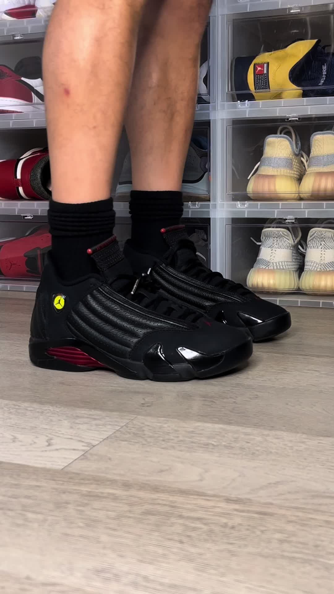 @MrSneakerWall