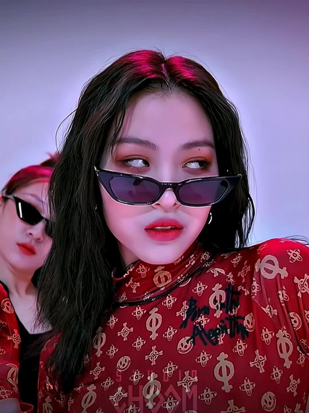 @QU33N