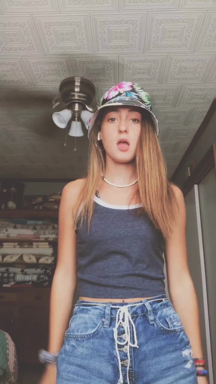 @Lexi lehr🐘, 16