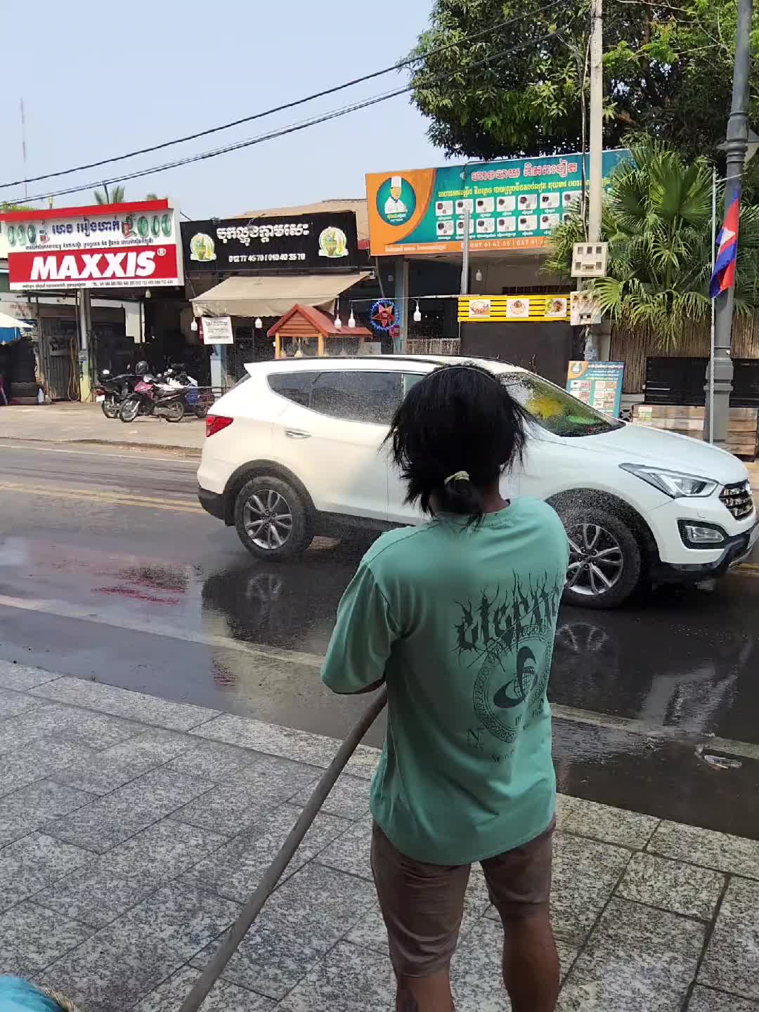 @Makbodian