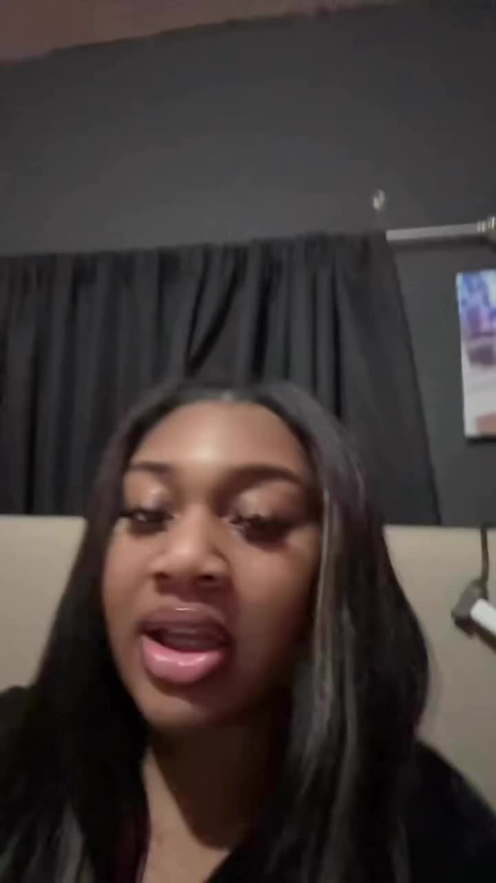 @AmomentWithDanni